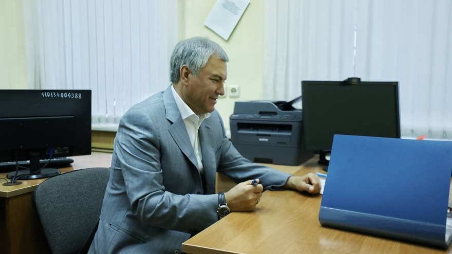 Выборы в Госдуму: Вячеслав Володин подал документы в избирательную комиссию