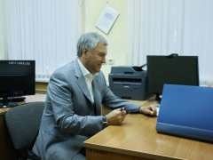 Выборы в Госдуму: Вячеслав Володин подал документы в избирательную комиссию