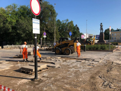 В Саратове начали менять плитку на Волжской
