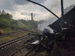 В Заводском районе грузовик рухнул с моста на газопровод: начался пожар