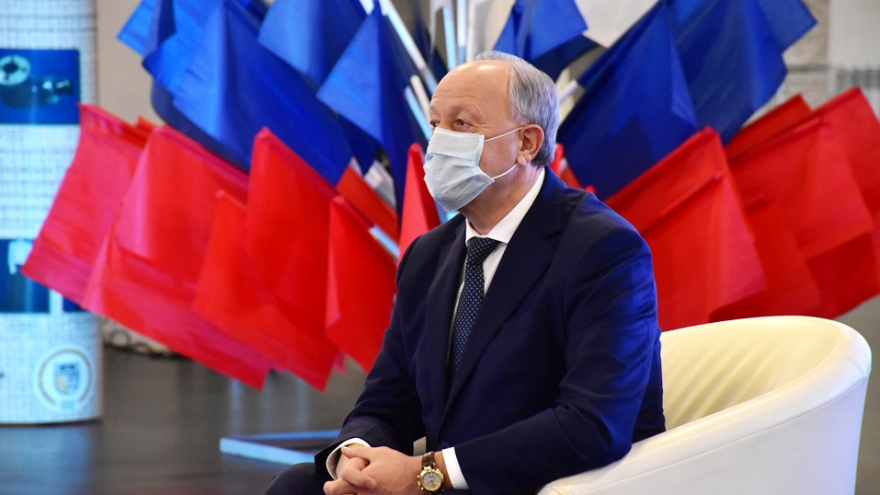 Губернатор Саратовской области предложил собирать смартфоны на оборонном предприятии и ворвался в топ-10 федерального рейтинга