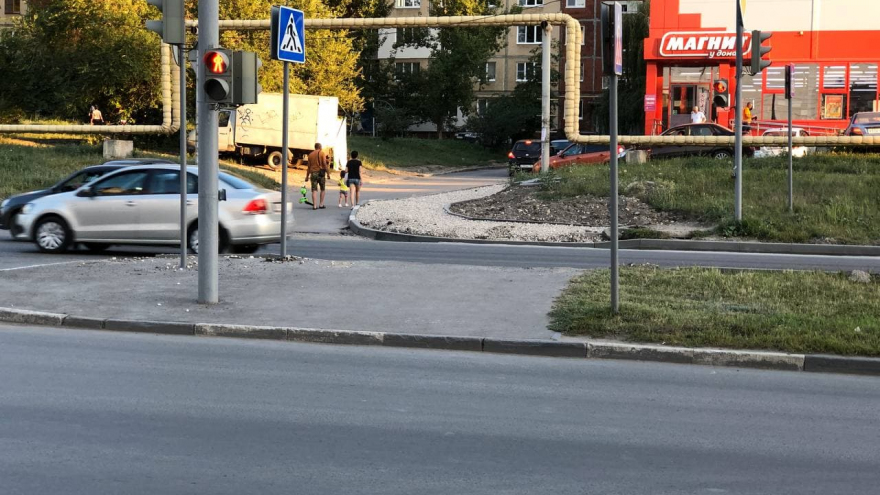 Затянувшийся ремонт тротуаров в Солнечном: подрядчики ослушались чиновников