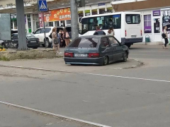 Очевидец: в Саратове автохам припарковал тринадцатую на пешеходной зоне 