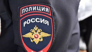 Пьяный меломан обматерил полицейского и порвал ему одежду: возбуждено дело