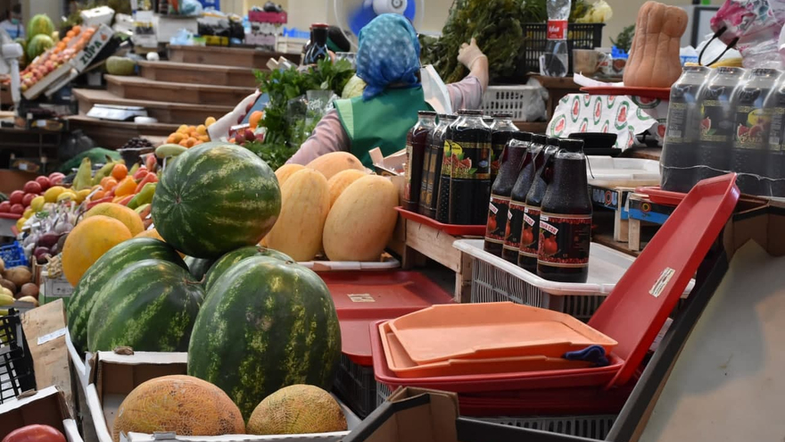 Сезон бахчевых: за сколько продают арбузы и дыни на рынках Саратова