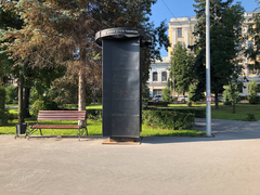 В Саратове уже два месяца не могут привести в порядок оскверненный мемориал Олегу Табакову