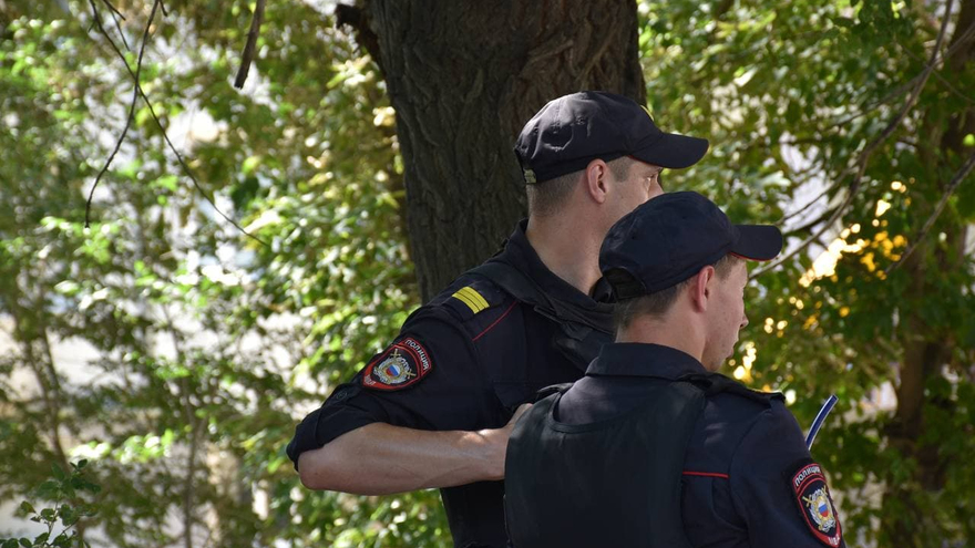 День ВДВ в Саратове: купание в Волге и песни от афганца, живущего под мостом