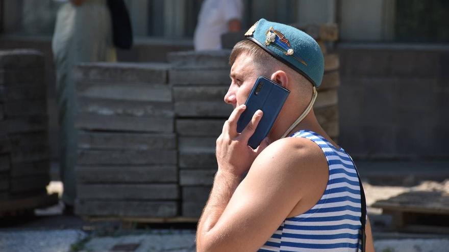 День ВДВ в Саратове: купание в Волге и песни от афганца, живущего под мостом