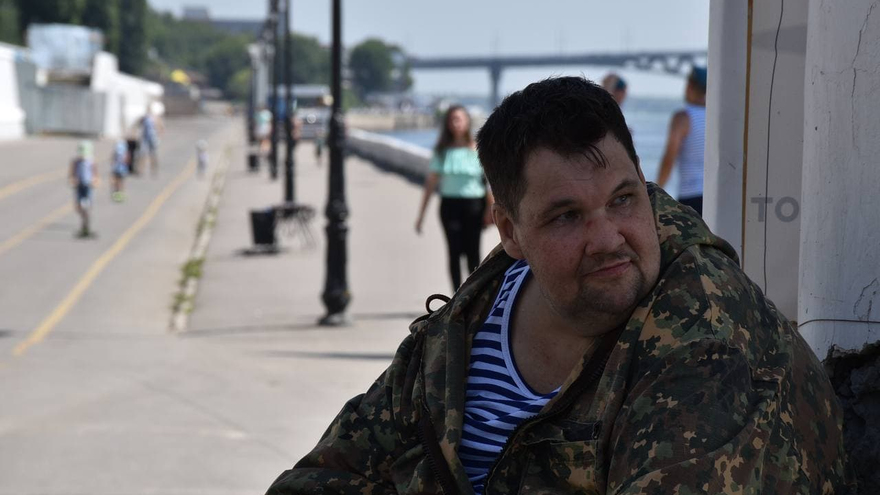 День ВДВ в Саратове: купание в Волге и песни от афганца, живущего под мостом