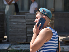 День ВДВ в Саратове: купание в Волге и песни от афганца, живущего под мостом