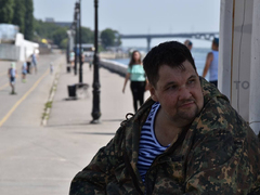 День ВДВ в Саратове: купание в Волге и песни от афганца, живущего под мостом