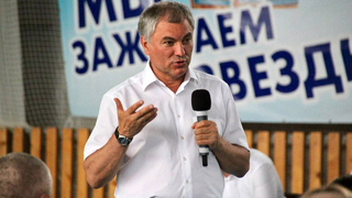 Вячеслав Володин рассказал жителям Ртищево о решениях по ремонту дорог, тротуаров и развитию районов области