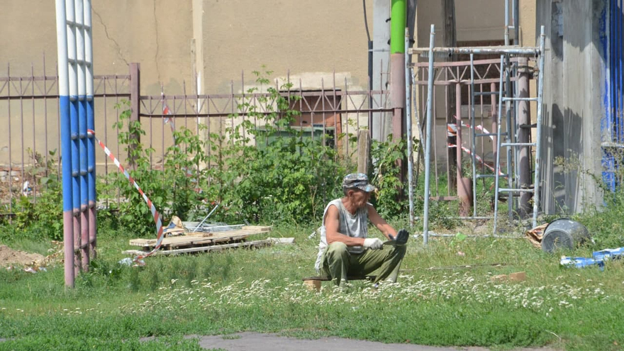 Представитель подрядчика о ходе реконструкции стадиона Локомотив в Ртищеве: Я за финансы не отвечаю