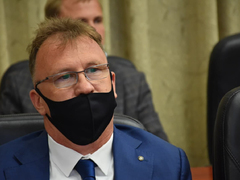 Никуда не деться от нареканий и замечаний: в саратовском правительстве поздравили и наградили строителей