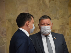 Никуда не деться от нареканий и замечаний: в саратовском правительстве поздравили и наградили строителей