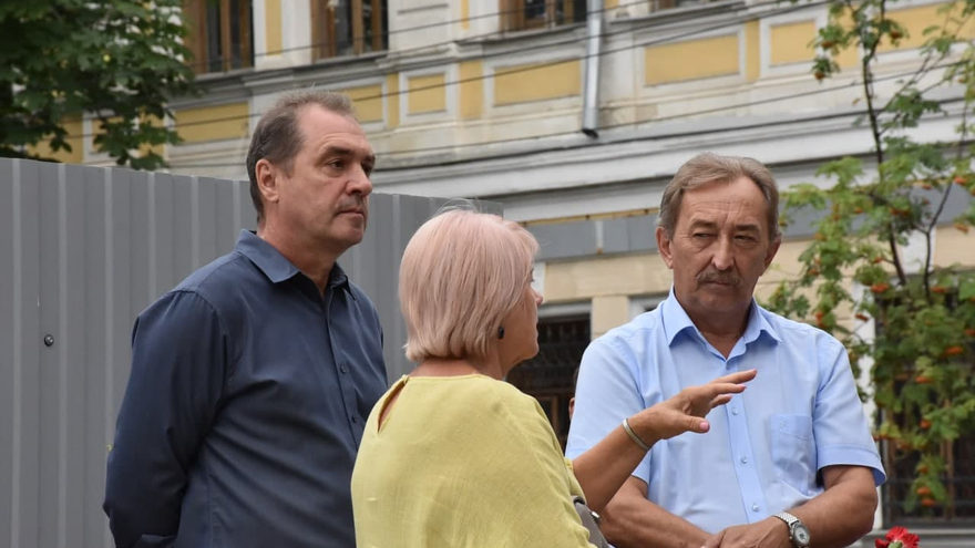 День рождения Олега Табакова: саратовцы почтили память актера рядом с оскверненным вандалами мемориалом
