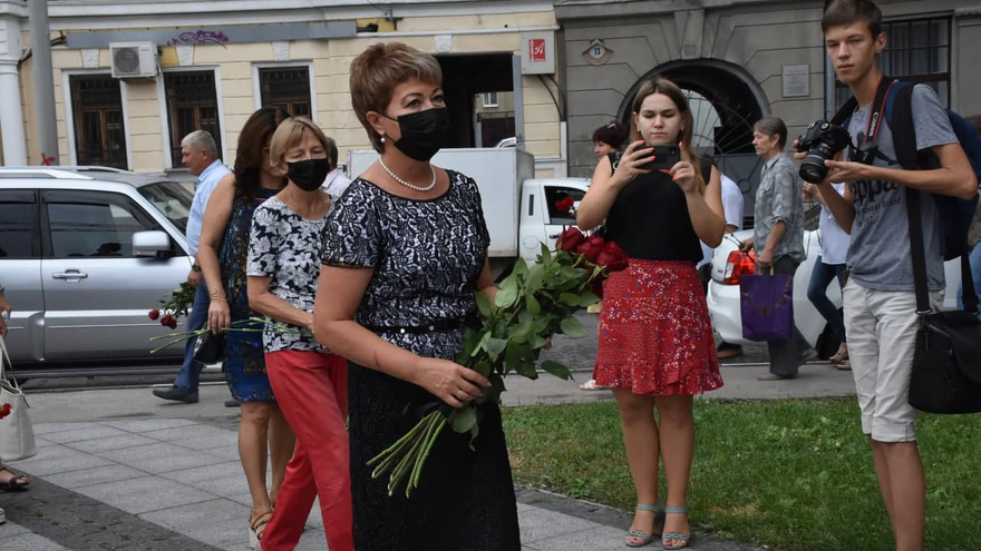 День рождения Олега Табакова: саратовцы почтили память актера рядом с оскверненным вандалами мемориалом