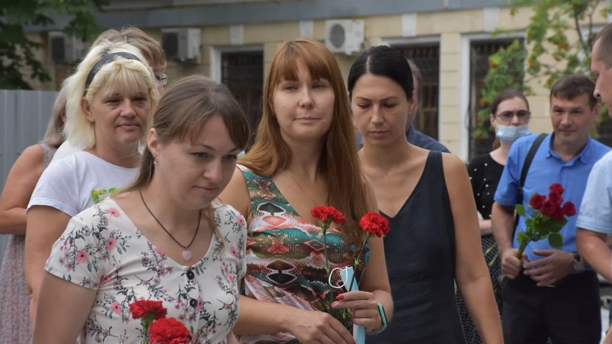 День рождения Олега Табакова: саратовцы почтили память актера рядом с оскверненным вандалами мемориалом