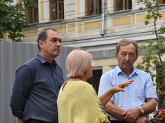 День рождения Олега Табакова: саратовцы почтили память актера рядом с оскверненным вандалами мемориалом