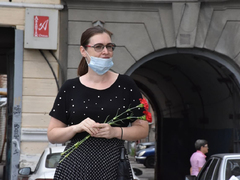 День рождения Олега Табакова: саратовцы почтили память актера рядом с оскверненным вандалами мемориалом