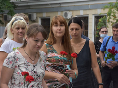 День рождения Олега Табакова: саратовцы почтили память актера рядом с оскверненным вандалами мемориалом