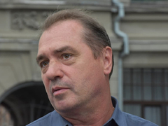 День рождения Олега Табакова: саратовцы почтили память актера рядом с оскверненным вандалами мемориалом