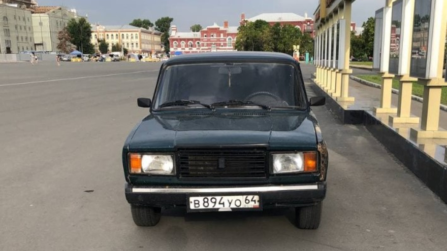 Полицейские наказали водителя семерки, который бросил машину на Театральной площади