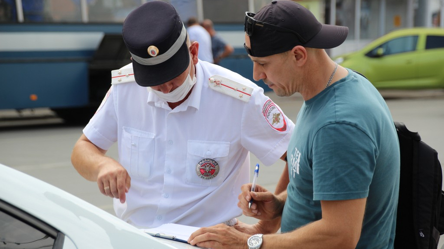 Жарко, трудно дышать: водители маршруток объяснили, почему не надевают маски, и получили штрафы