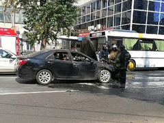В центре Саратова пожарные потушили Toyota Camry