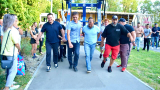 В Народный фитнес-парк в Заводском районе привезли первые тренажеры