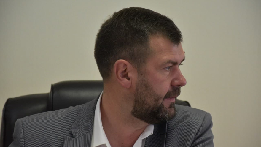 Вам надо включить голову: министр транспорта потребовал, чтобы главы районов занялись ремонтом дорог