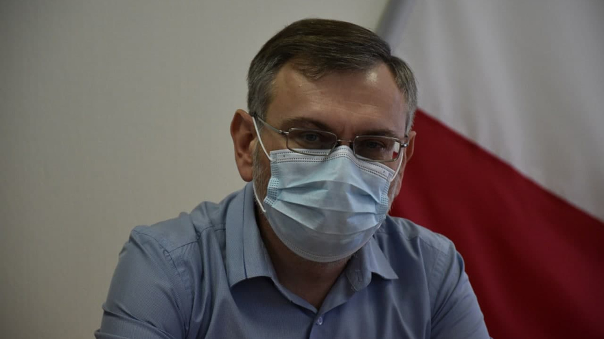 Вам надо включить голову: министр транспорта потребовал, чтобы главы районов занялись ремонтом дорог