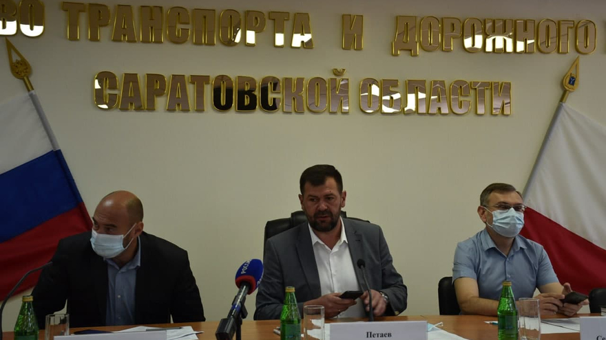 Вам надо включить голову: министр транспорта потребовал, чтобы главы районов занялись ремонтом дорог