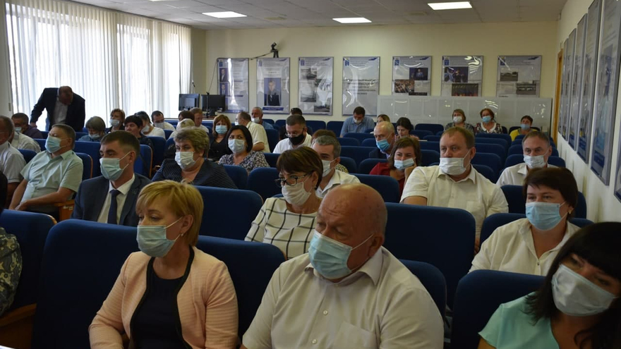 Вам надо включить голову: министр транспорта потребовал, чтобы главы районов занялись ремонтом дорог