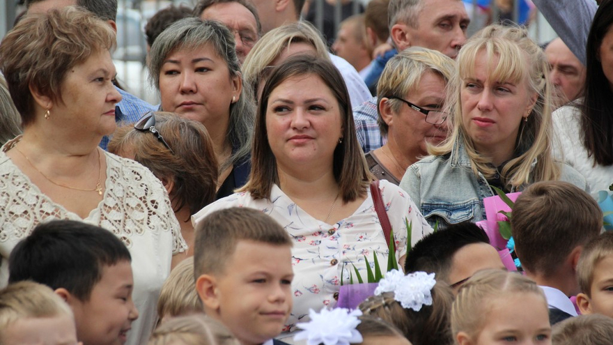 В Саратове депутат Госдумы поздравил первоклашек с Днем знаний цитатой из Библии