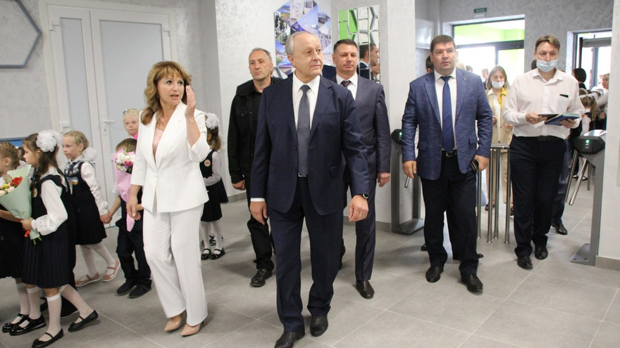В Саратове депутат Госдумы поздравил первоклашек с Днем знаний цитатой из Библии