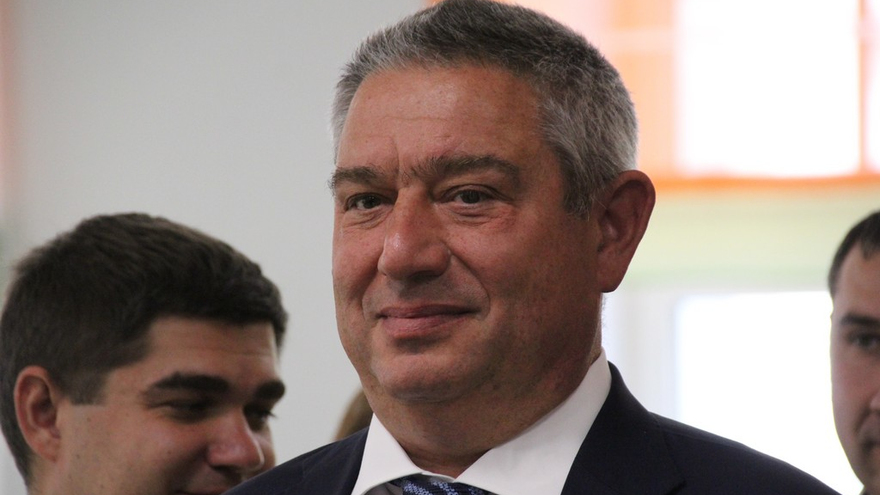 В Саратове депутат Госдумы поздравил первоклашек с Днем знаний цитатой из Библии