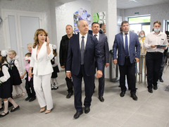 В Саратове депутат Госдумы поздравил первоклашек с Днем знаний цитатой из Библии