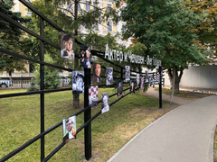 Читатель об изуродованном вандалами мемориале актеру Табакову: тумбу до сих пор не привели в порядок
