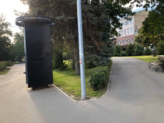 Читатель об изуродованном вандалами мемориале актеру Табакову: тумбу до сих пор не привели в порядок