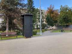 Читатель об изуродованном вандалами мемориале актеру Табакову: тумбу до сих пор не привели в порядок