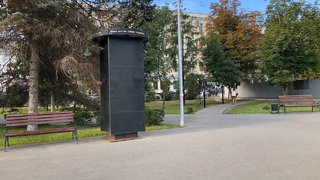 Читатель об изуродованном вандалами мемориале актеру Табакову: тумбу до сих пор не привели в порядок