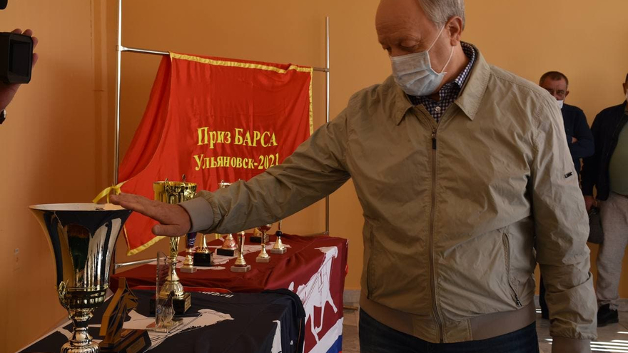 Буревестник, Уличный боец, Зверобой: перед саратовским губернатором устроили конные скачки