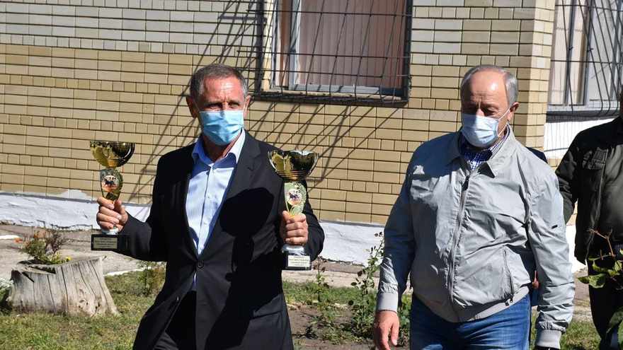 Буревестник, Уличный боец, Зверобой: перед саратовским губернатором устроили конные скачки