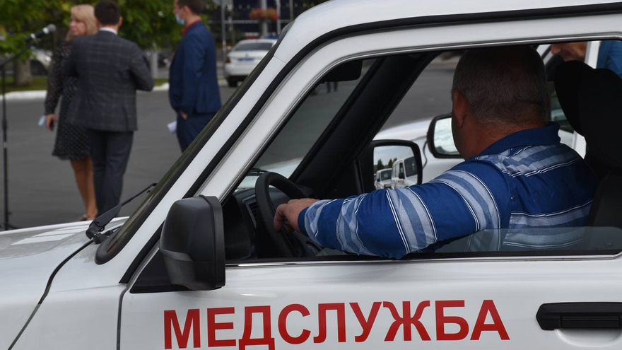 Больницам Саратовской области закупят машин на 10 миллиардов рублей: первые внедорожники уже передали медикам