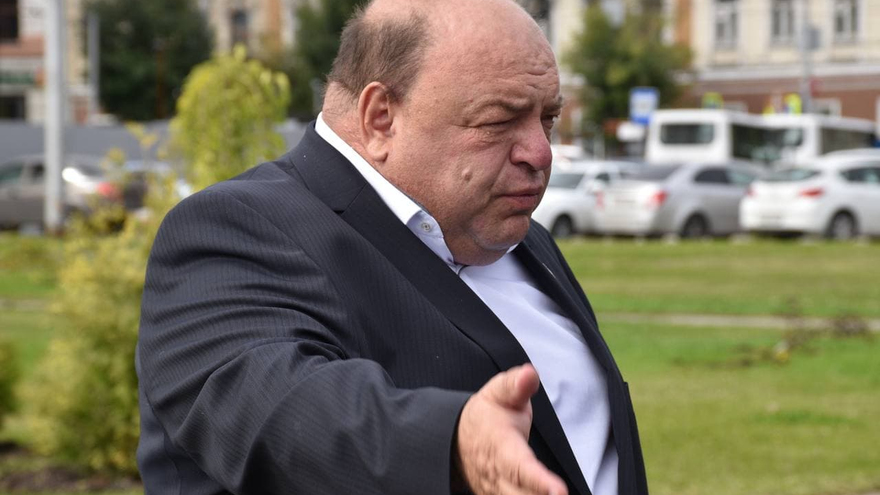 Больницам Саратовской области закупят машин на 10 миллиардов рублей: первые внедорожники уже передали медикам