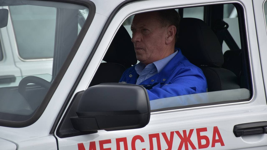 Больницам Саратовской области закупят машин на 10 миллиардов рублей: первые внедорожники уже передали медикам