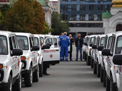 Больницам Саратовской области закупят машин на 10 миллиардов рублей: первые внедорожники уже передали медикам