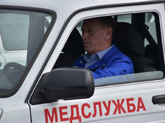 Больницам Саратовской области закупят машин на 10 миллиардов рублей: первые внедорожники уже передали медикам
