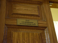 Экс-главного архитектора Саратова Виталия Желанова под конвоем привели в суд